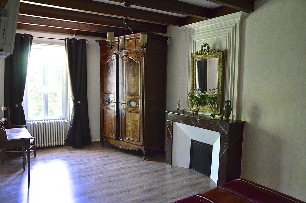 Le Vieux Noyer Bed & Breakfast Saint-Maurice-de-Tavernole Rom bilde